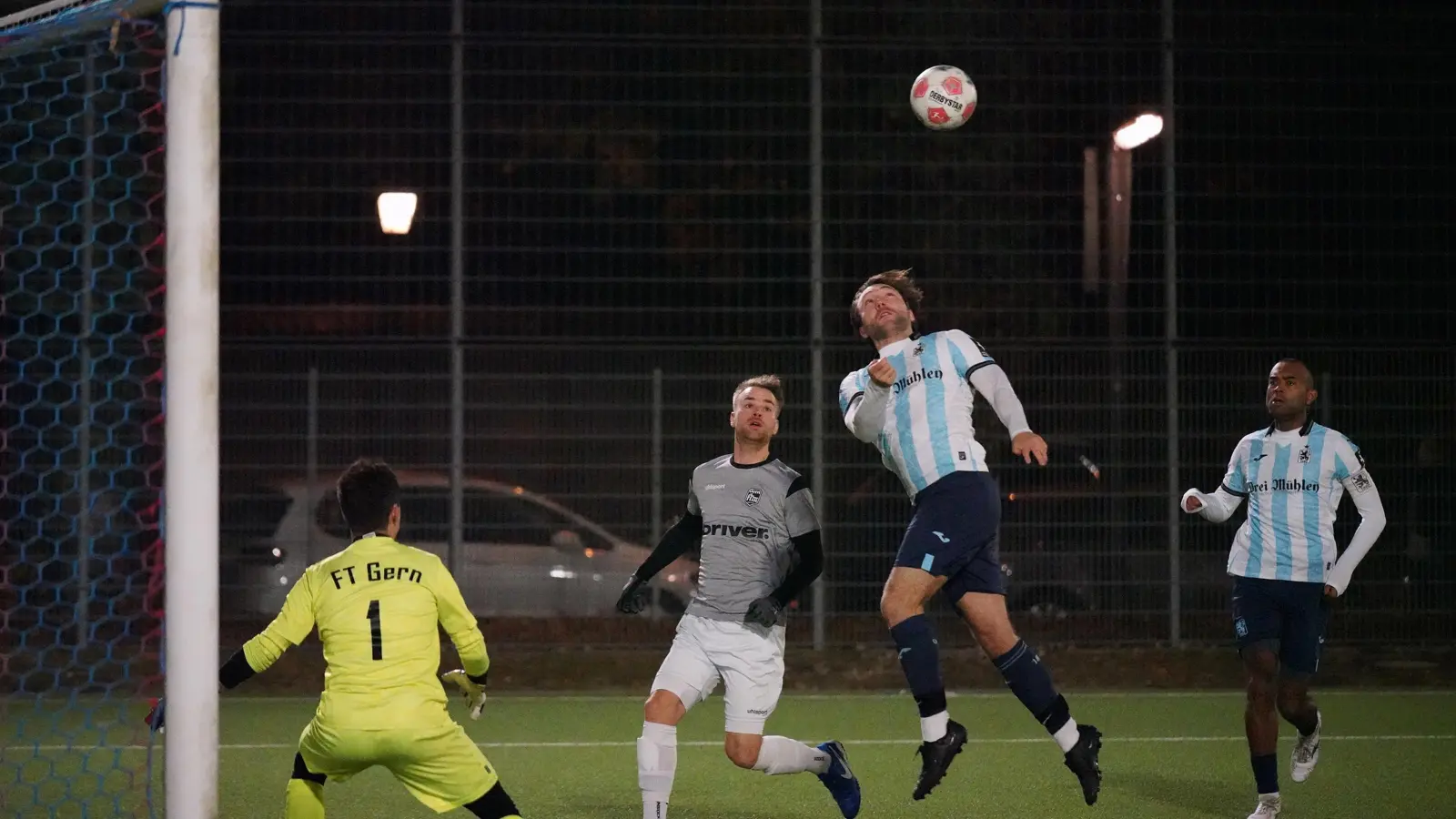 Zähes Ringen: Turner gegen Turnerschaft.  (Foto: J. Mentel)