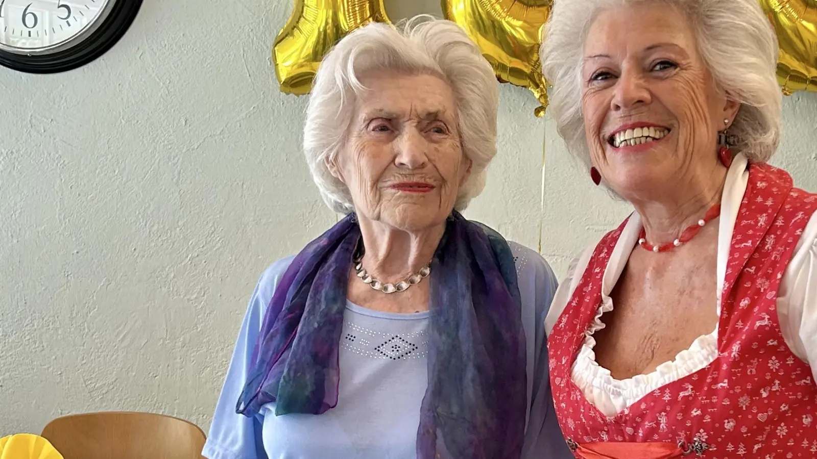 Glückwunsch zum 100.! Judith Lorenz aus dem Altenheim Maria Eich und ihre Tochter Ilona Mayer-Lorenz (v.l.). (Foto: D.Stjepanovic)