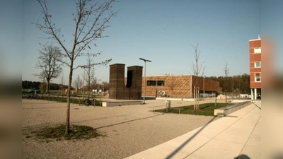 Dem Gemeinderat Planegg geht es um ungenutzte Potentiale von Gewerbe, Wohnraum, Freizeitmöglichkeiten, die auf Gemeindegebiet ungenutzt schlummern. Das Unigelände in Martinsried und die kommende Endstation der U6 dürften im Entwicklungsplan des Gemeinderats an vorderster Stelle stehen. (Foto: US)