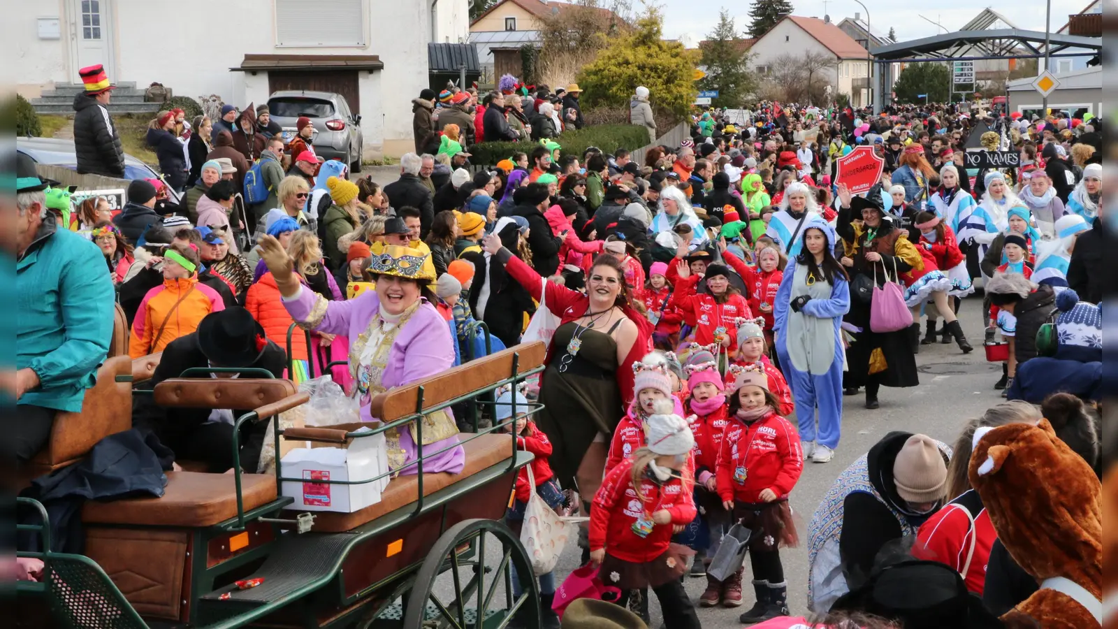 Ganz Mauern ist am Faschingssonntag auf den Beinen. (Foto: M. Hartig-Bauer/ar)